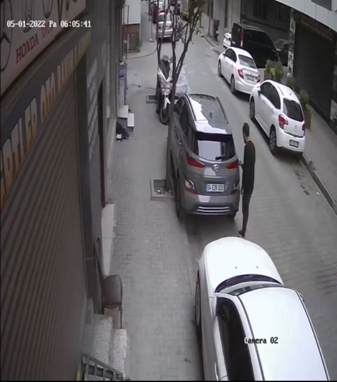 Cam Parçasıyla Onlarca Aracı Çizdi