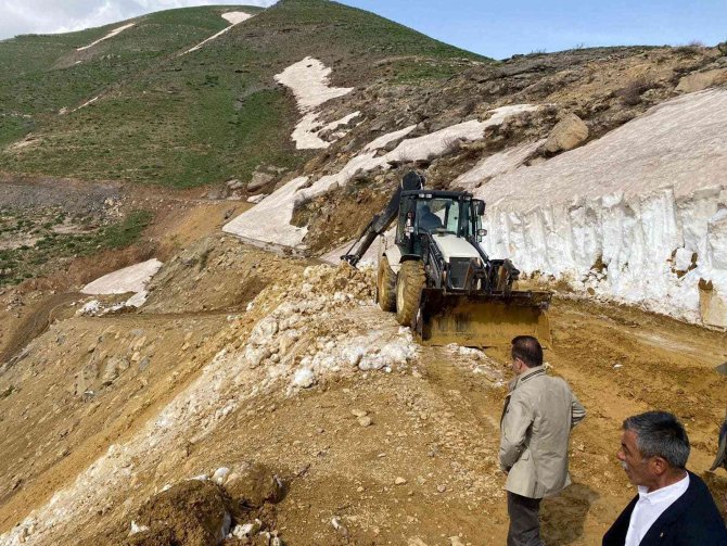 Uludere’de Kapalı Yayla Yolları Bir Bir Açılıyor