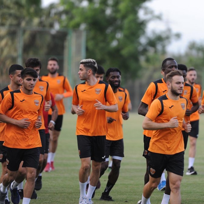 Adanaspor Bayramın İkinci Günü Top Başı Yaptı