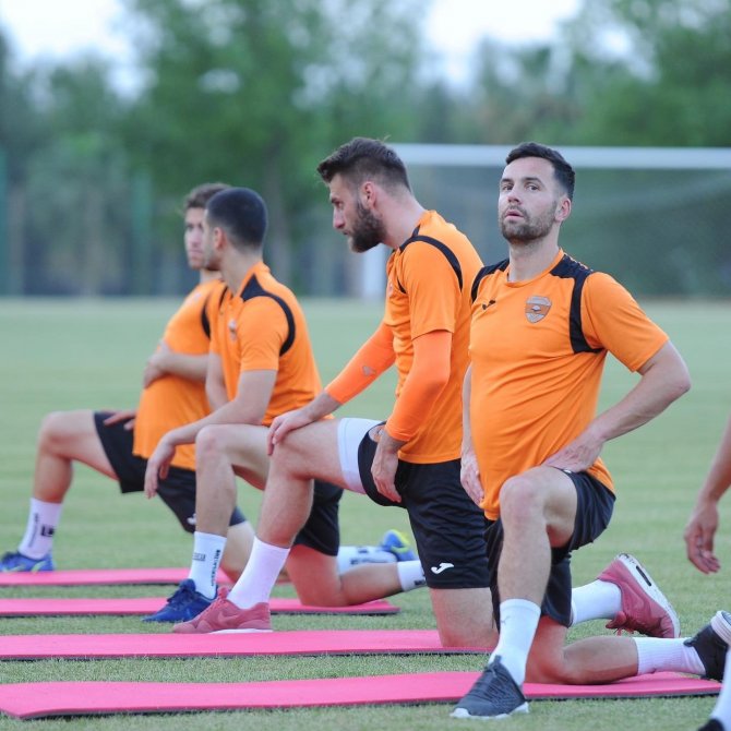 Adanaspor Bayramın İkinci Günü Top Başı Yaptı