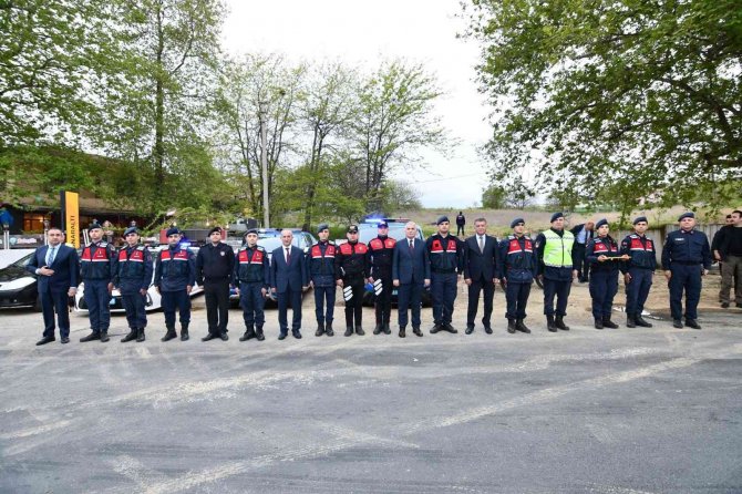 Şehrin Giriş Ve Çıkışında Görevi Başındaki Jandarma Ve Polisler Unutulmadı