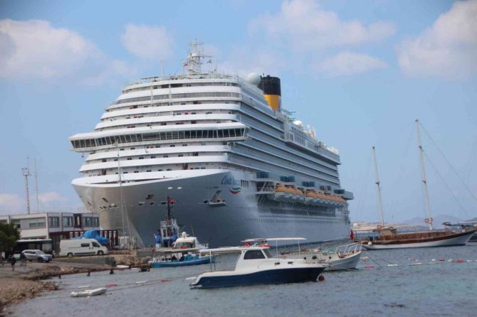 Bodrum’a Tarihinin En Büyük Yolcu Gemisi Geldi