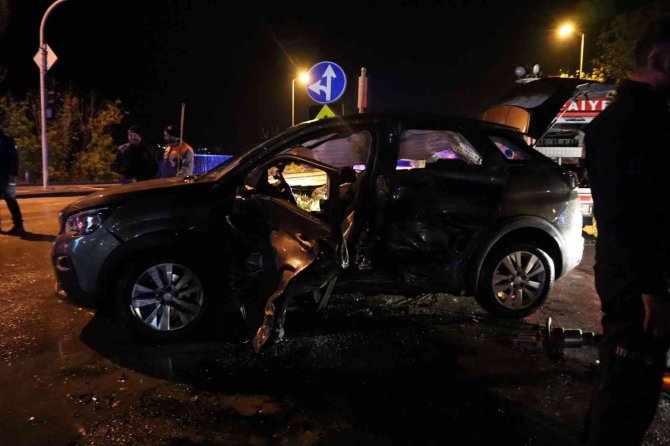 Ankara’da Düğün Dönüşü Kaza: 2’si Ağır 8 Kişi Yaralı