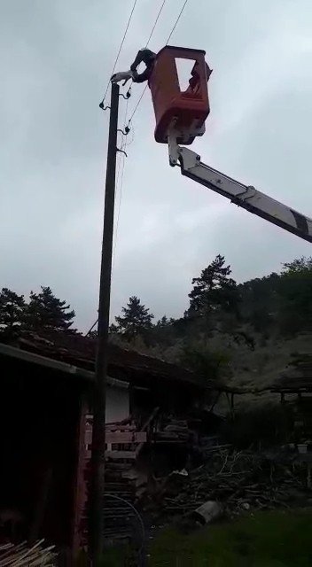Önce Direkte Mahsur Kaldı, Sonra İnmemek İçin Direndi