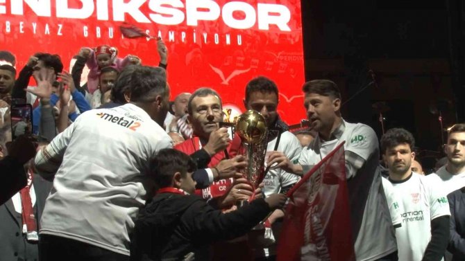 Pendikspor, Şampiyonluğu Coşkuyla Kutladı