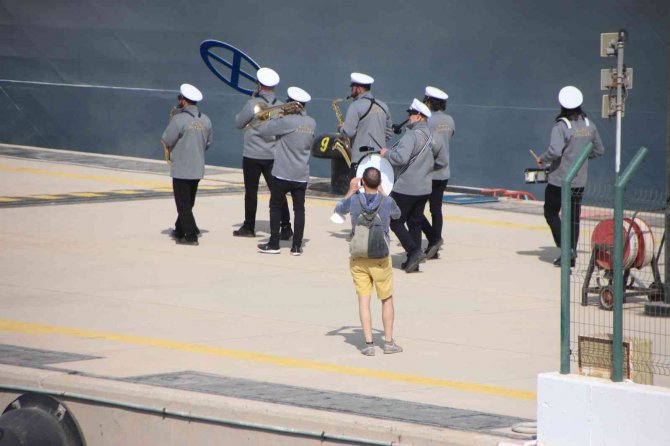 Bodrum’a Tarihinin En Büyük Yolcu Gemisi Geldi