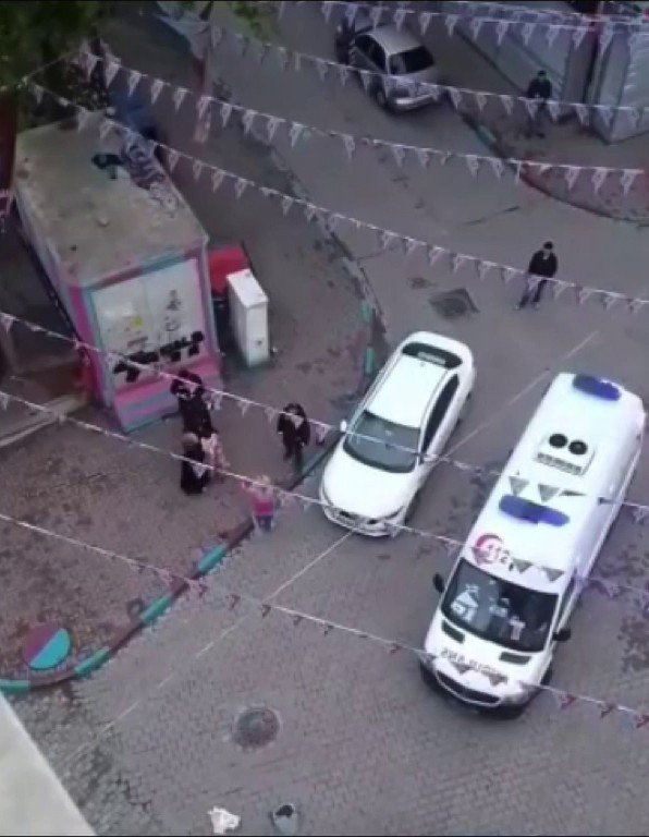 Bursa’da Alkollü Kadın Ambulansa Binmemek İçin Direndi