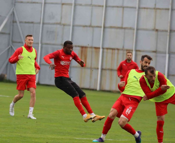 Sivasspor’da Kasımpaşa Mesaisi Başladı