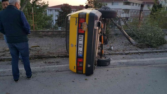 Park Halindeki Otomobile Çarpan Araç Takla Attı, Sürücü Kayıplara Karıştı