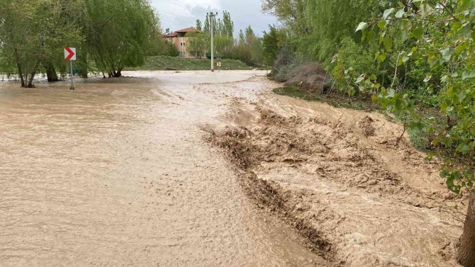 Elbistan’da Sağanak Yağış Taşkınlara Neden Oldu