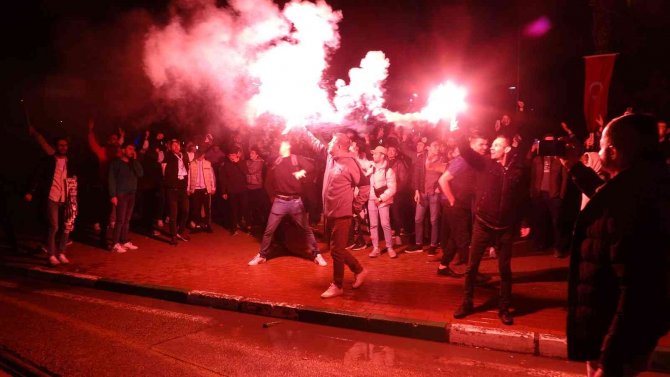 Frutti Extra Bursaspor Eurocup’da Finale Yükseldi, Teksas Coşkuyla Kutladı