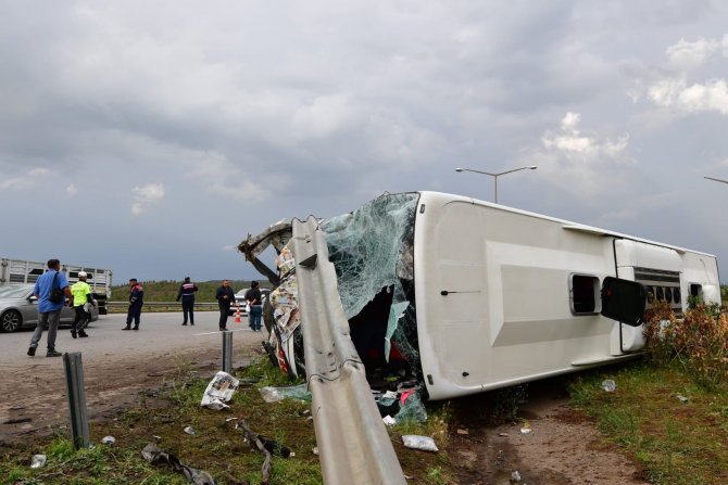Gaziantep’te Yolcu Otobüsü İle Tır Çarpıştı: 14 Yaralı