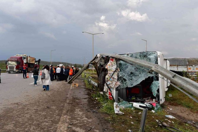 Gaziantep’te Yolcu Otobüsü İle Tır Çarpıştı: 14 Yaralı