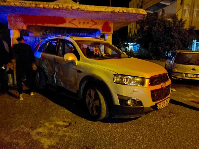 Otomobil Park Halindeki Araca Çarptı: 2 Yaralı