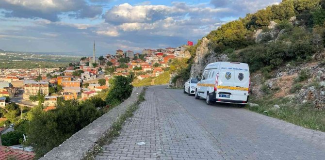 İ̇zmir’de Pompalı Tüfekli Komşu Kavgası: 1 Yaralı