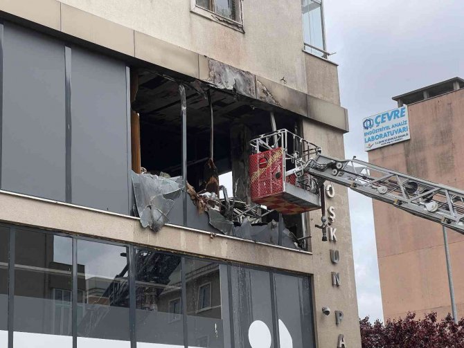Kağıthane’de Korkutan İş Yeri Yangını