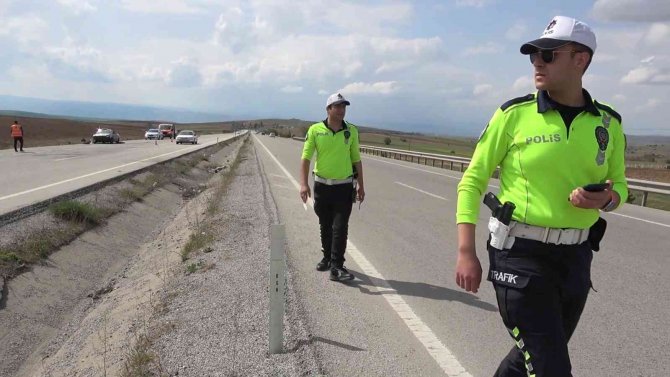 Takla Atan Otomobil Hurdaya Döndü: 2 Yaralı