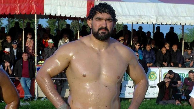 Sezonun İlk Yağlı Güreşlerinde Başpehlivan İ̇smail Koç Oldu