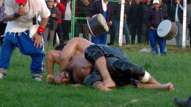 Sezonun İlk Yağlı Güreşlerinde Başpehlivan İ̇smail Koç Oldu