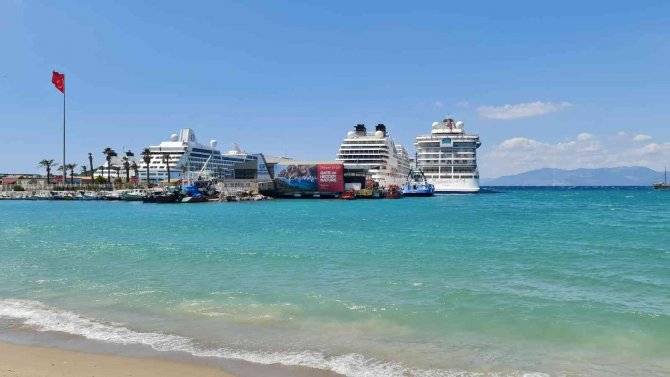 Kuşadası’nda Kruvaziyer Bayramı