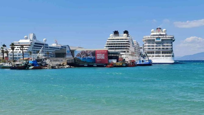 Kuşadası’nda Kruvaziyer Bayramı