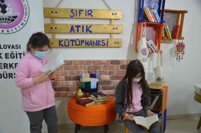 Bu Kütüphanedeki Her Eşya Atık Malzemelerden Yapıldı