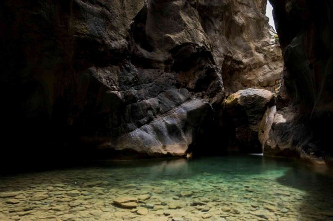 Spil Dağı’nın Saklı Kanyonu Fotoğrafçıların İlgi Odağı Oldu