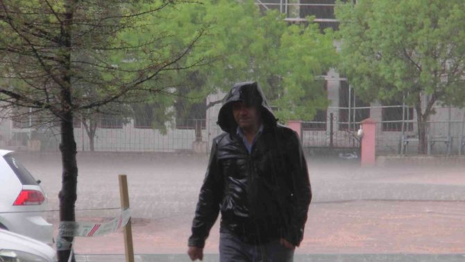 Kayseri’de Sağanak Yağış Etkili Oldu