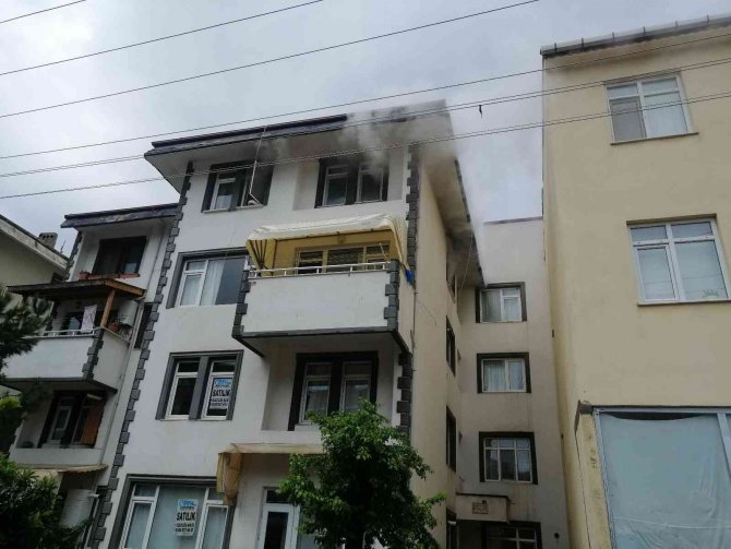 Yatak Odasındaki Bilgisayar Yangın Çıkardı