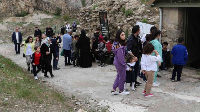Bayram Tatilinde Vatandaşlar Harput’a Akın Etti