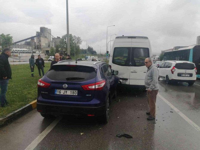 Samsun’da Kırmızı Işıkta Zincirleme Kaza: 3 Yaralı