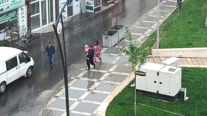 Şanlıurfa’da Sağanak Yağmur Etkili Oldu