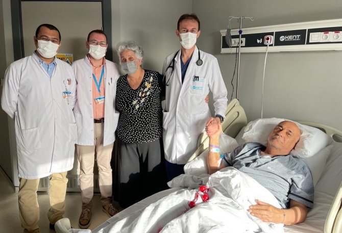 Aynı Kadere, Aynı Doktordan Neşter