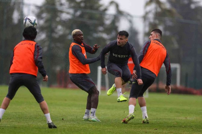 Şampiyon Trabzonspor, İlk Antrenmanı Yaptı