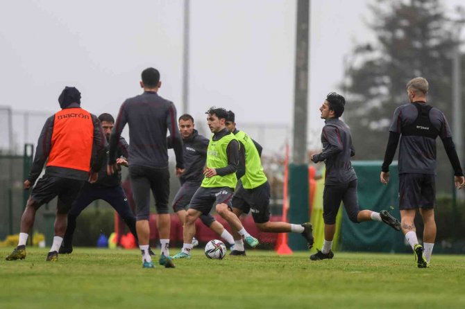 Şampiyon Trabzonspor, İlk Antrenmanı Yaptı