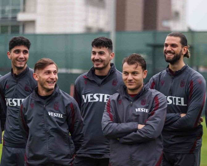 Şampiyon Trabzonspor, İlk Antrenmanı Yaptı
