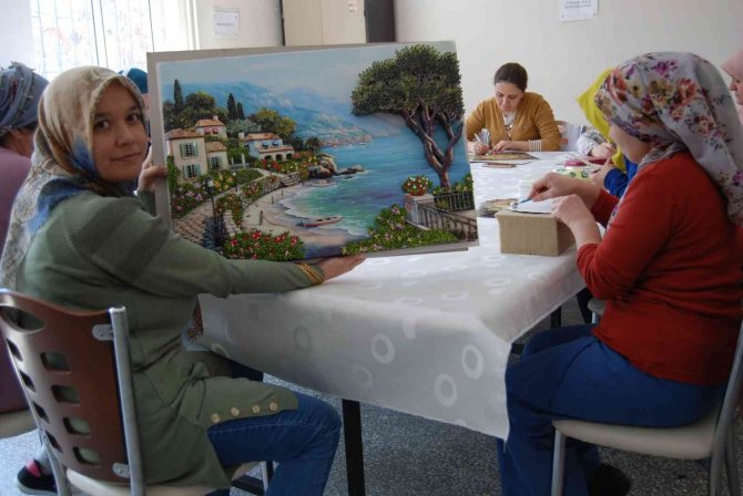 Resimleri Üç Boyutlu Hale Getirip Hareketli Tablolar Yapıyorlar