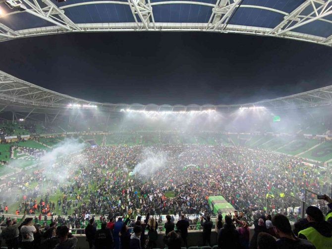 Taraftarların Şampiyonluk Coşkusu Sakaryaspor’u Pfdk’ya Sevk Ettirdi