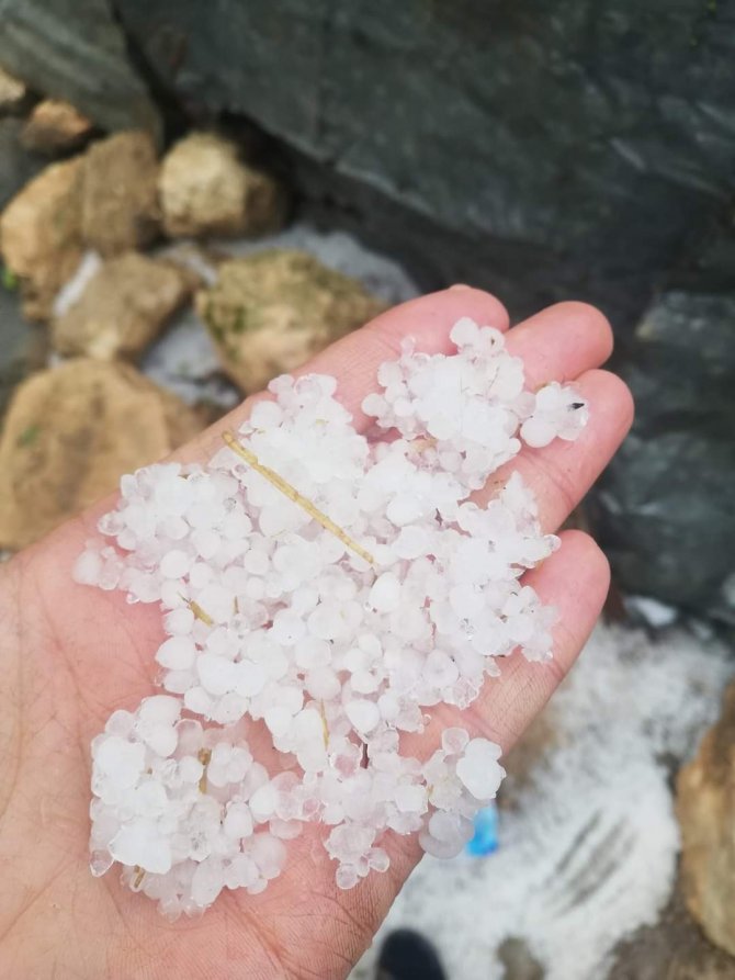 Çemişgezek’te Yağmur Ve Dolu Etkili Oldu