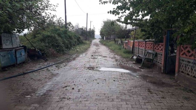 Çemişgezek’te Yağmur Ve Dolu Etkili Oldu