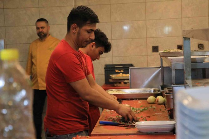 Turizm Sezonu Açıldı, İşletmelerin Eleman Sıkıntıları Başladı