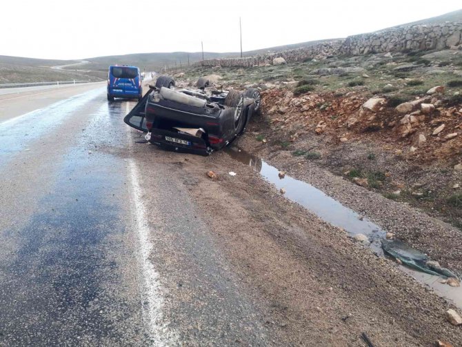 Kontrolden Çıkan Lüks Otomobil Takla Attı: 3 Yaralı