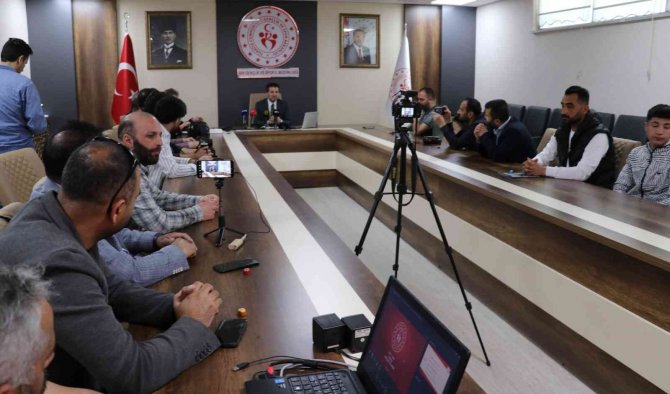 Van Gençlik Ve Spor İ̇l Müdürü İ̇nanç Vanlılarla Helalleşti