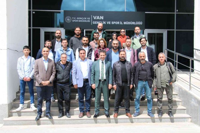 Van Gençlik Ve Spor İ̇l Müdürü İ̇nanç Vanlılarla Helalleşti