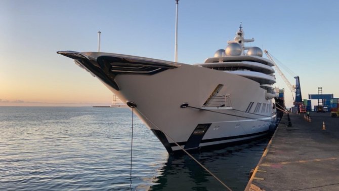 Rus Oligarkın 300 Milyon Doalarlık Yatına Abd’nin Talebi Üzerine Fiji’de El Konuldu