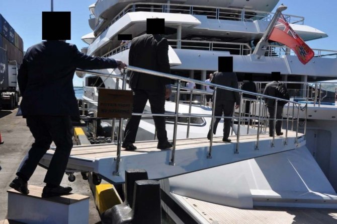 Rus Oligarkın 300 Milyon Doalarlık Yatına Abd’nin Talebi Üzerine Fiji’de El Konuldu