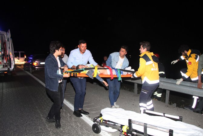 Kontrolden Çıkan Otomobil Takla Attı: 1 Çocuk Öldü, 7 Kişi Yaralandı