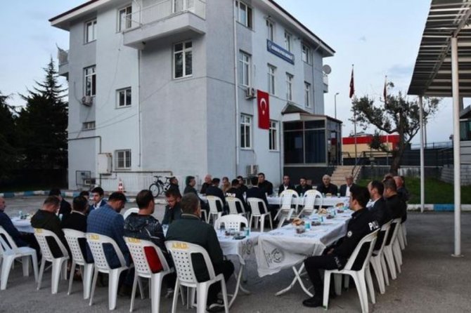 Altınova Belediyesi İlçe Halkını İftar Sofralarında Buluşturdu