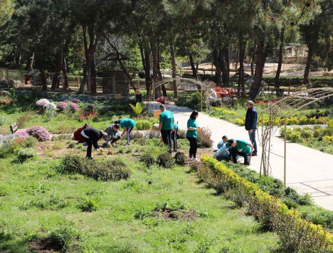 Makedon Öğrenciler Antalya Hayvanat Bahçesi’nde Eğitim Alıyor