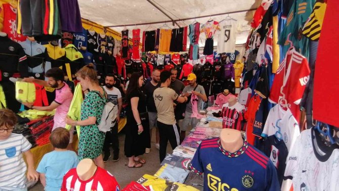 Tur Firmaları Semt Pazarına Turist Taşıdı